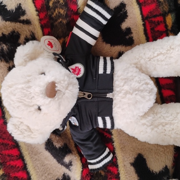 ๐งธ CANADIAN TEDDY BEAR HUDSONโS BAY Olympic Team 2012 Plush Lovable ๐งธ - Picture 1 of 16